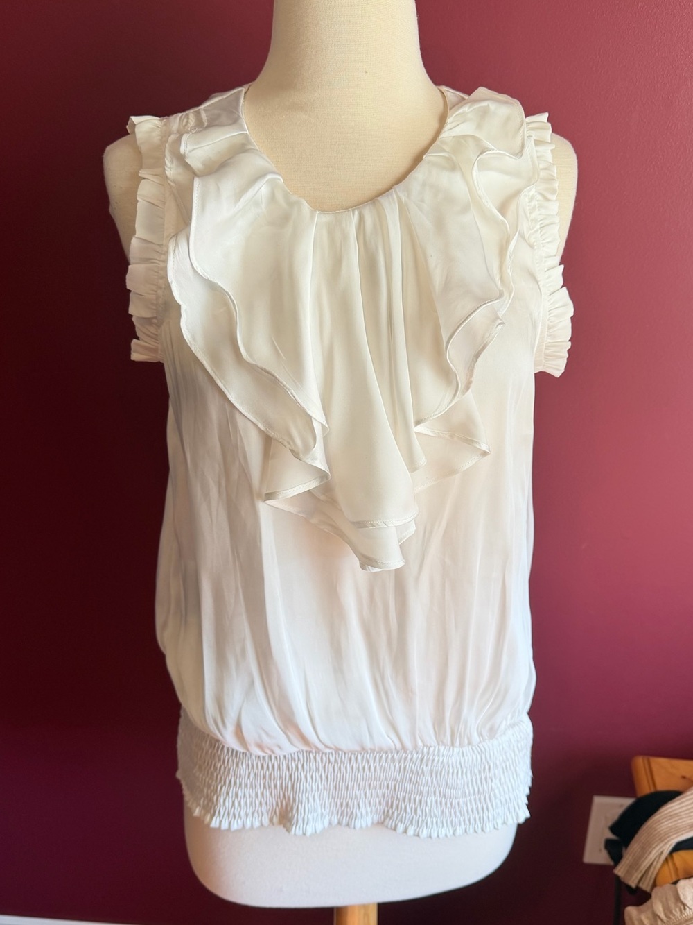Romeo &Juliet White Ruffle Sleeveless Blouse